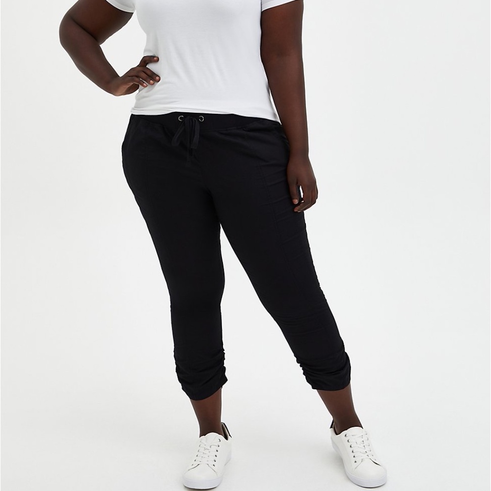 Torrid Black Stretch Poplin Ruched Crop Pants